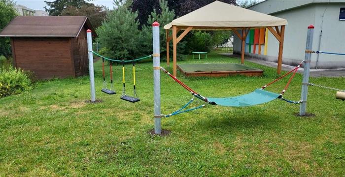 foto, nové sportovní hřiště v mateřské školce