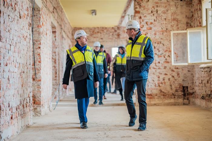 foto, návštěva ministra pro místní rozvoj v Kostelci nad Orlicí